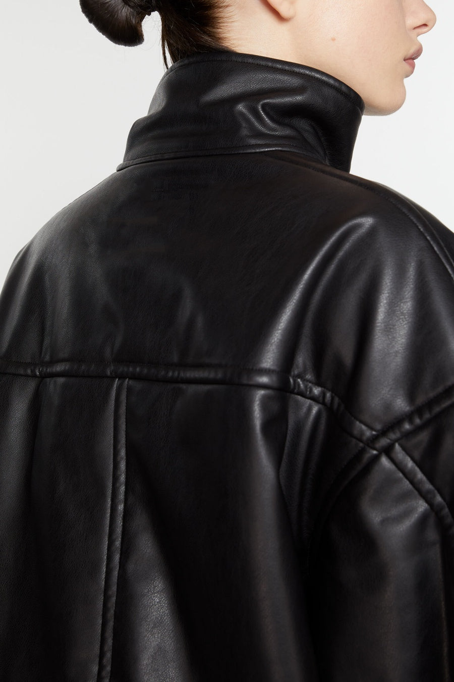 Giacca Bomber Calliope in Pelle Nera Elegante Donna per Mezza Stagione